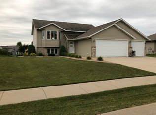 157 Pebble Creek Dr, Mankato, MN 56001