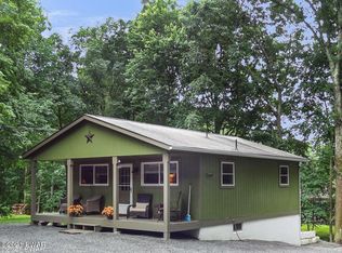 102 Sandstone Ct, Milford, PA 18337