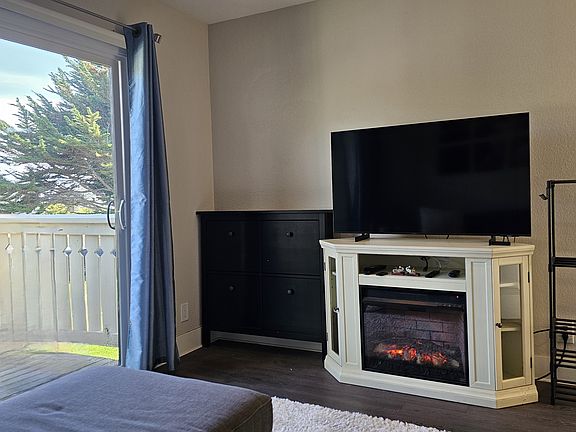 3rd image of 46 Shoreline Ct