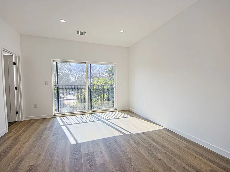 5233 Satsuma Ave — Photo 44