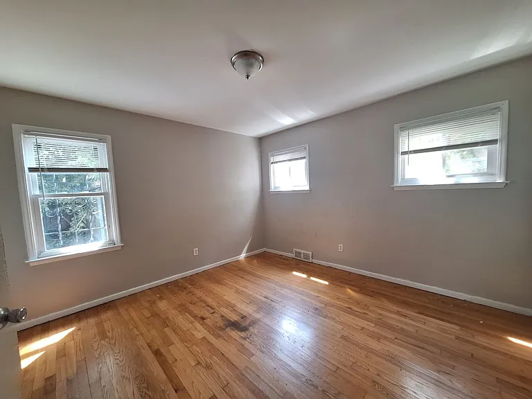 14510 Greenview Rd — Photo 13