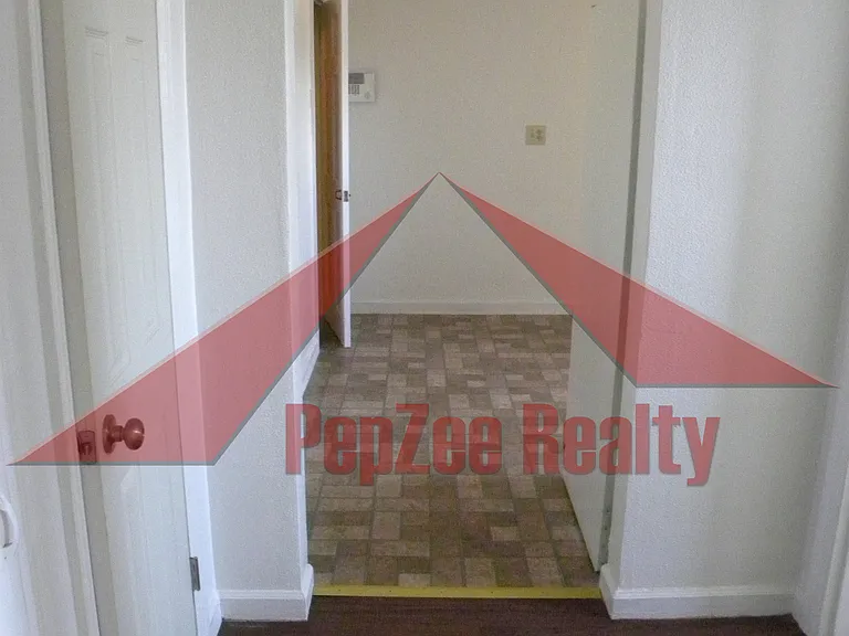2310 Wayne Ave — Photo 5