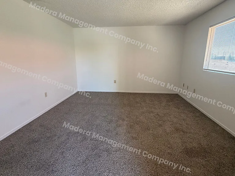 214 Stadium Rd — Photo 3