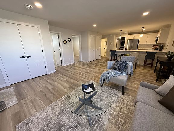 3rd image of 904 40th Ave N #1577410