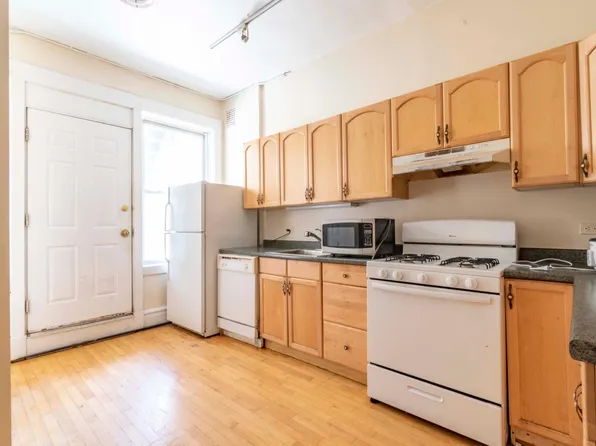 2543 N Sheffield Ave #209, Chicago, IL 60614
