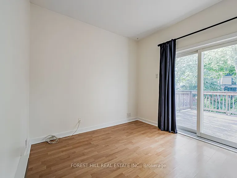 70 Macpherson Ave #UPPER — Photo 18