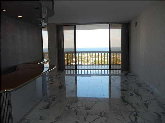 5th image of 20201 E Country Club Dr APT 1706