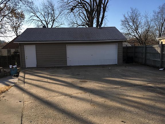 3rd image of 2700 S 39th St