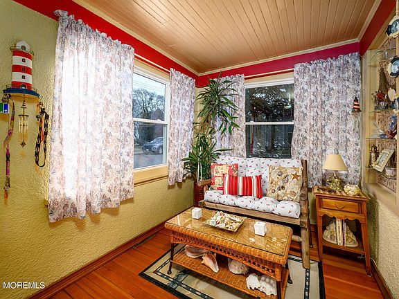 5th image of 10 Grant Avenue