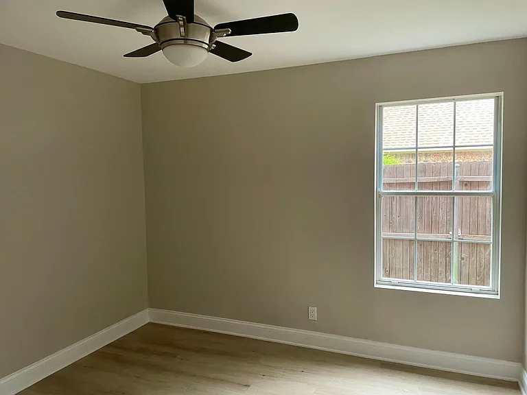 1433 Pickwick Ln — Photo 17