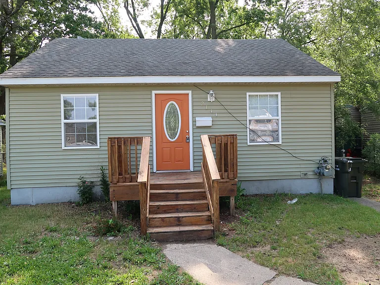 2144 Continental St — Photo 1