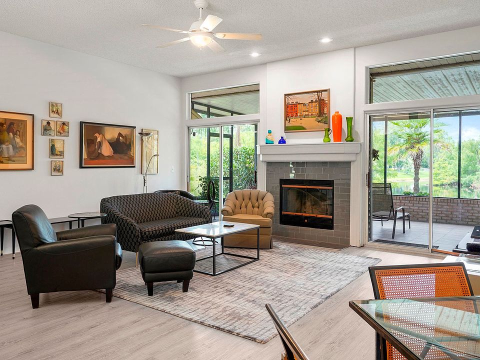 Family room with views!!