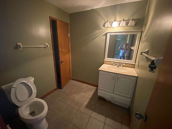 4th image of 421 Debbie Joy Pl