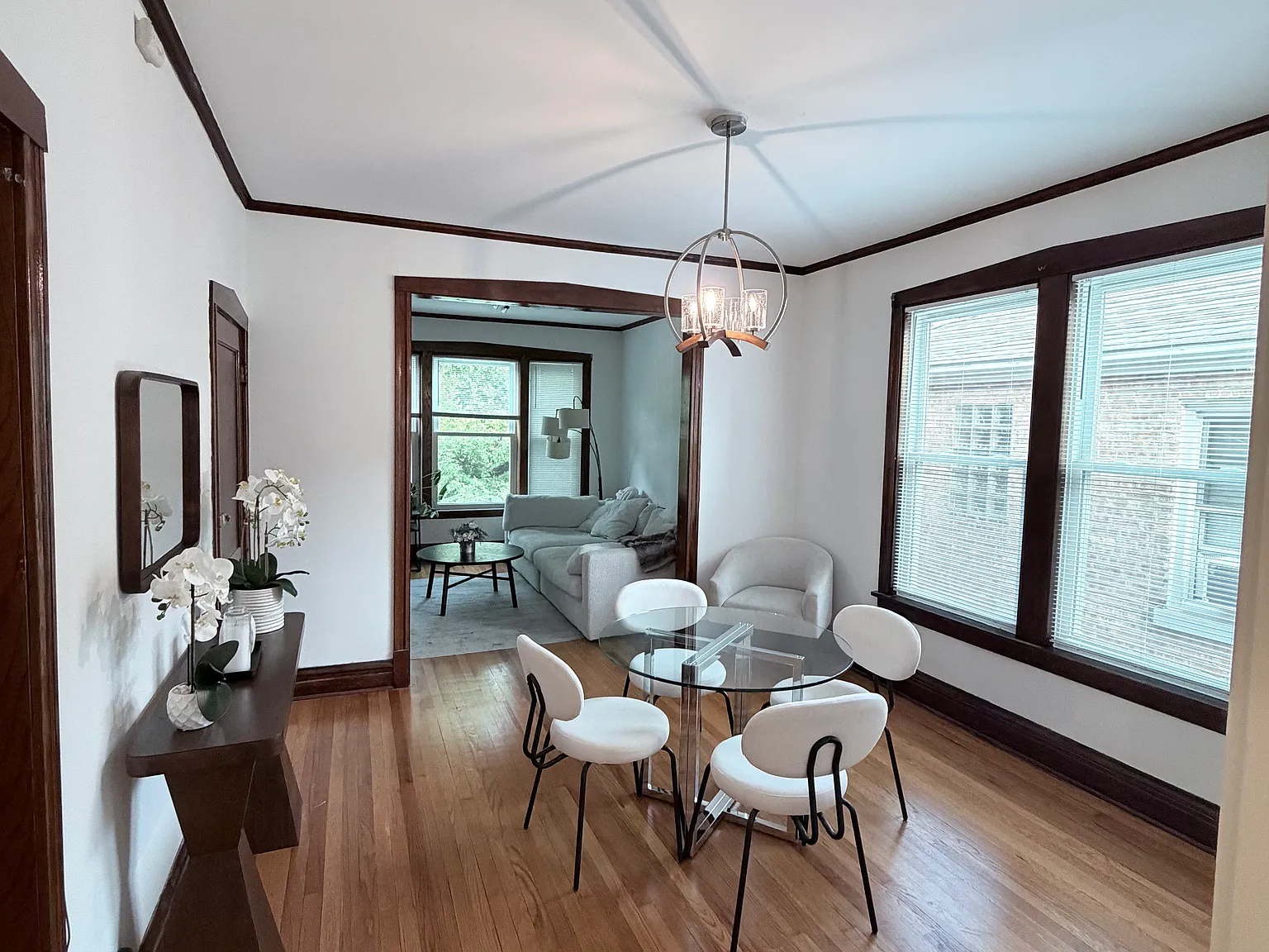 2 bed, 1000 sqft, $2,300 — Photo 1