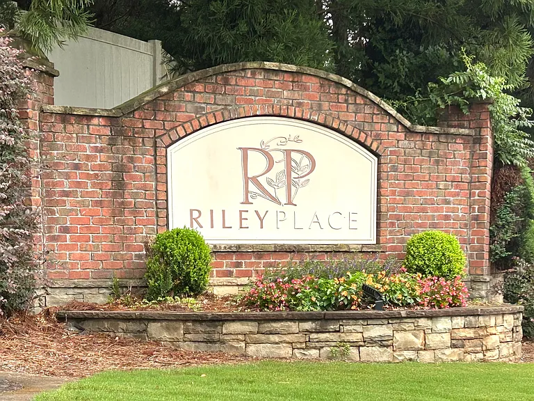 68 Riley Place Dr — Photo 1