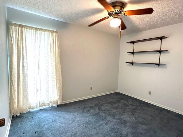 117 Dogwood St, Lake Jackson, TX 77566
