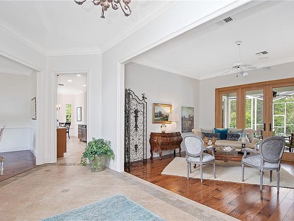 3rd image of 310 Vista Oak Dr