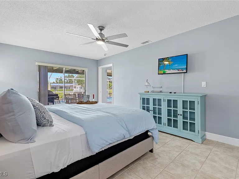 5240 SW 2nd Pl — Photo 17