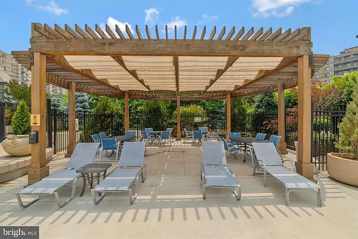 8370 Greensboro Dr #1004 — Photo 33
