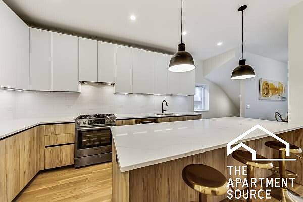 1st image of 3255 W Evergreen Ave #1