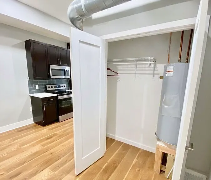1525 W Girard Ave #B4 — Photo 2