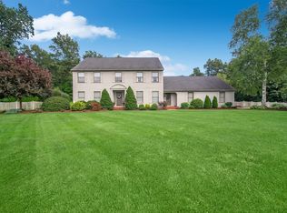 27 Stonegate Cir, Wilbraham, MA 01095