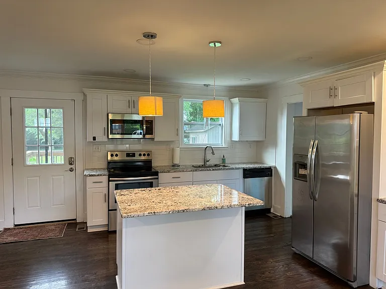 2826 Colonial Cir — Photo 3