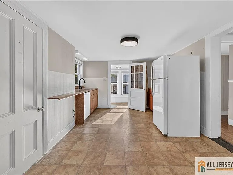 9 Hahn St — Photo 4
