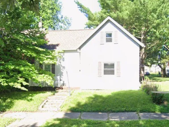716 S 17th St, Quincy, IL 62301
