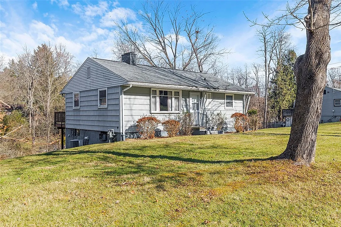 2309 Linwood Dr photo 1