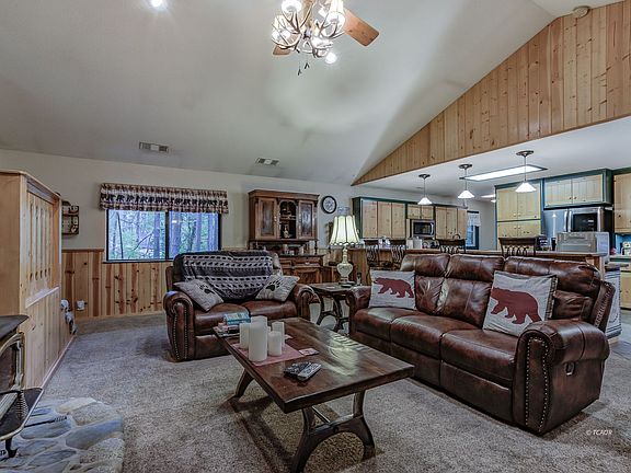 4th image of 200 Coffee Creek Rd