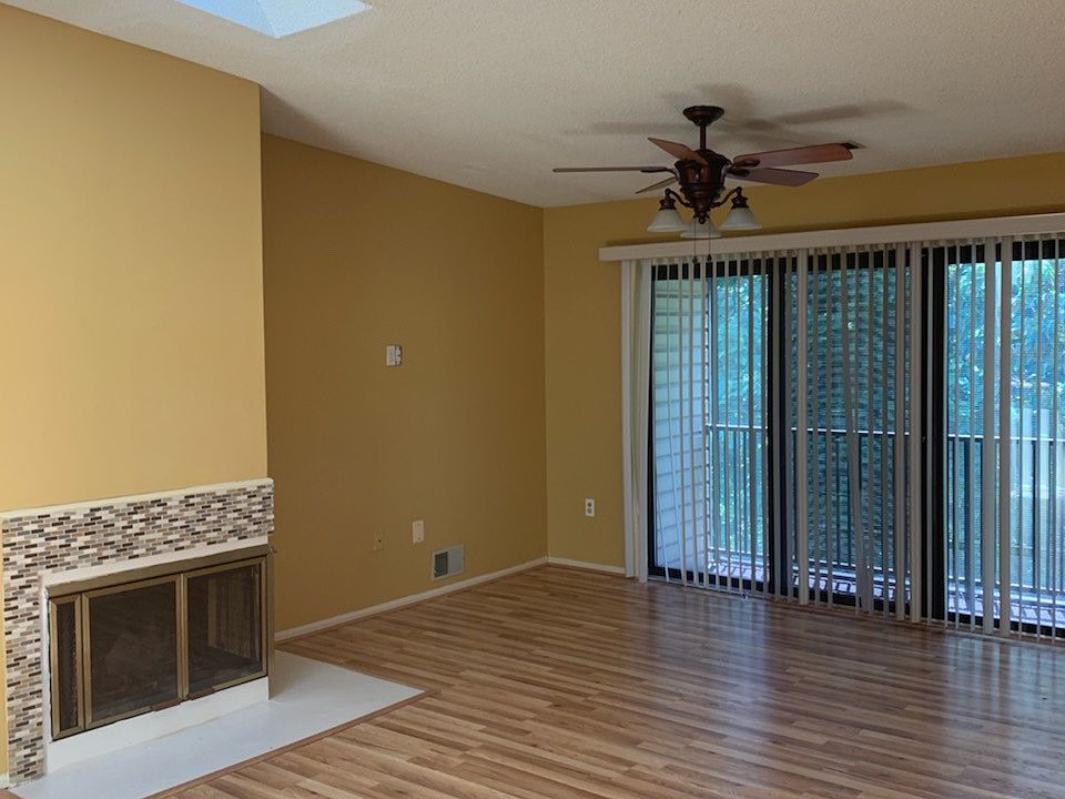 1st image of 271 Hampshire Ct #271