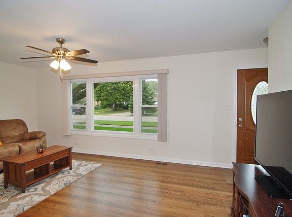2nd image of 1820 Boeger Ave
