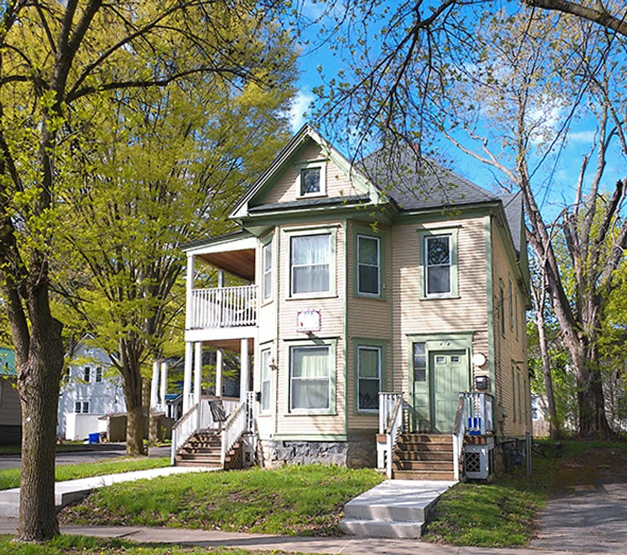 614 S Beech St Apt 1 - Available 7/1/2027 - Beautiful First Floor Flat One Block From Restaurants... — Photo 2