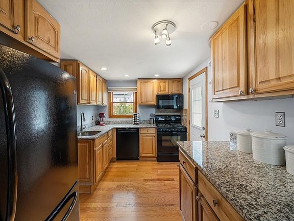 3rd image of 20 Jeffrey Rd