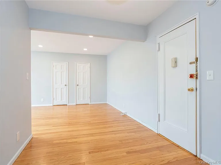 15 Quinby Ave #1E — Photo 8