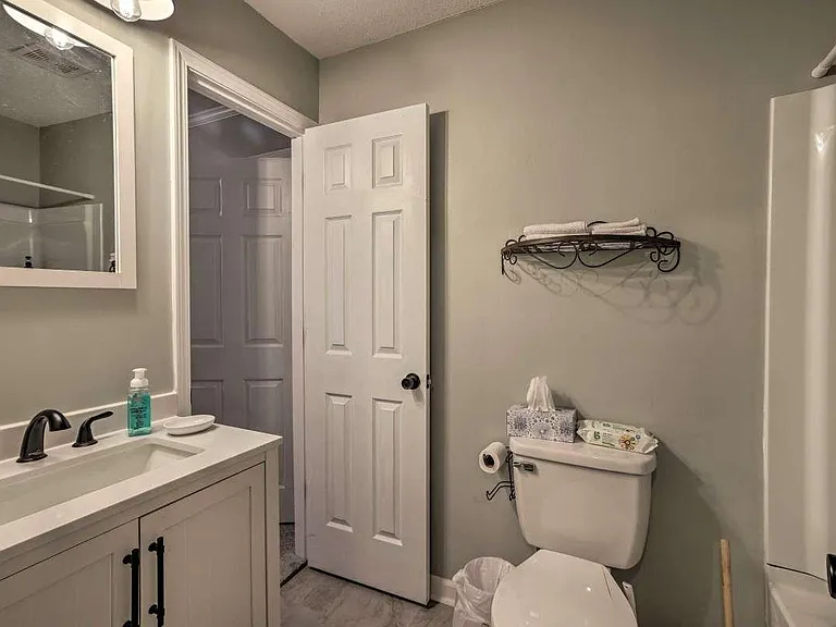 1073 Fairfax Dr — Photo 14