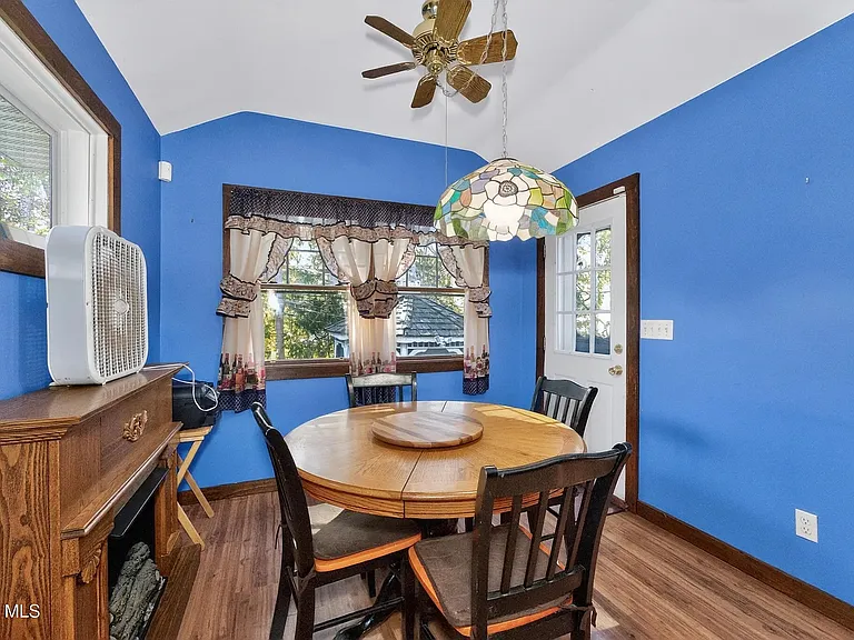1450 Baker Ave — Photo 36