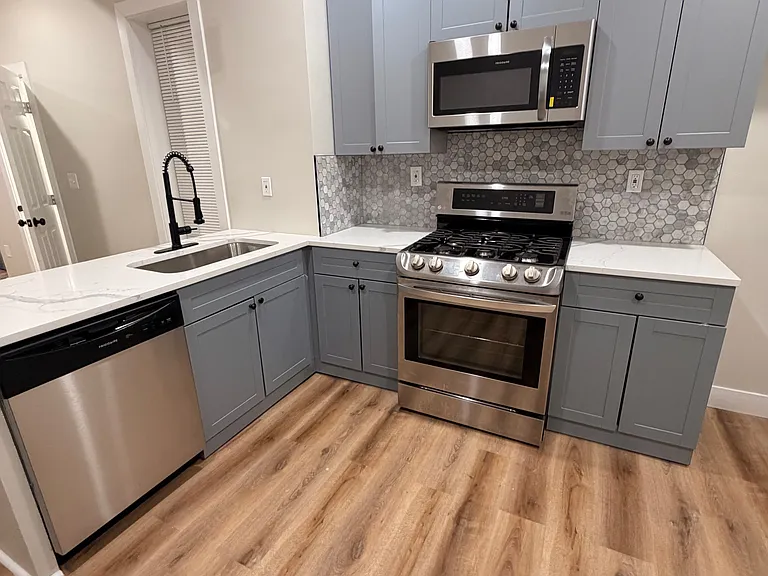 420 E 28th St #1 — Photo 4