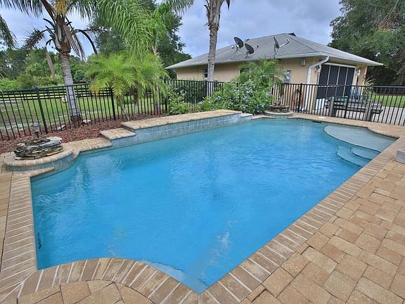 3rd image of 273 N Brooks Cir