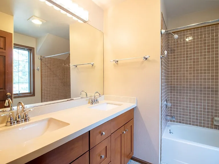 24435 SE 42nd Pl — Photo 29