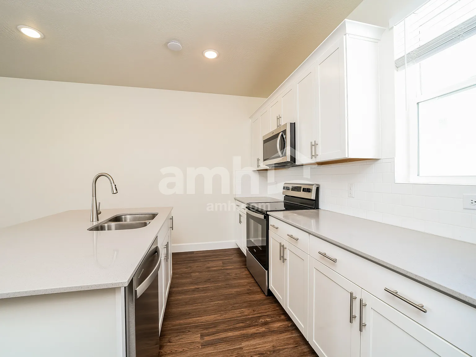 3 bed, 2.5 bath, 1587 sqft, $2,190 — Photo 4