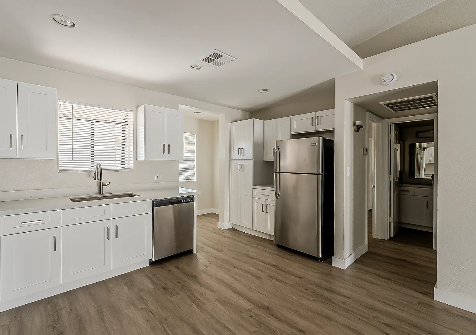 Fully Remodeled!! Low Deposit only $995.00. — Photo 2