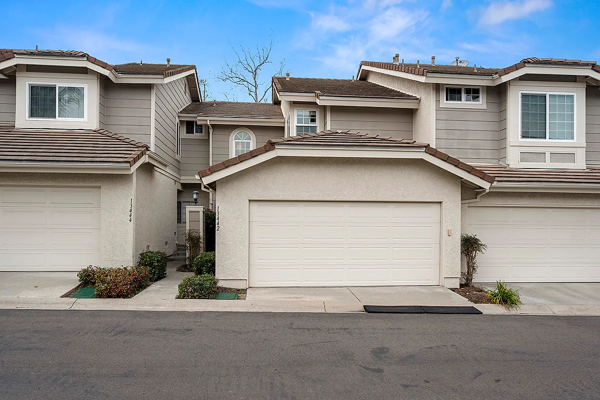 2 bed, 2.5 bath, 1386 sqft, $4,095 — Photo 1