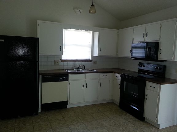 4th image of 1604 NW Cardiff Dr