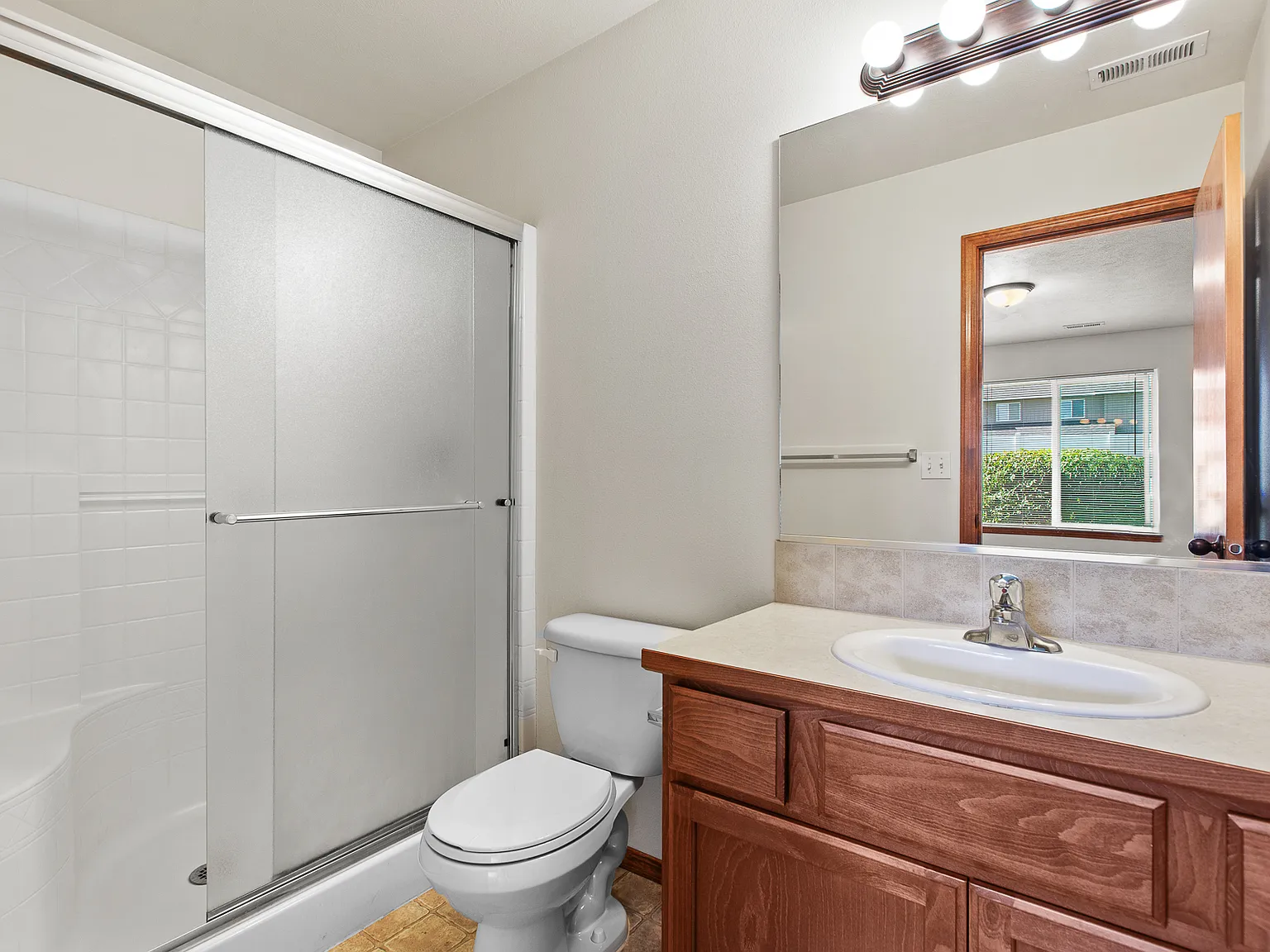 3 bed, 1500 sqft, $2,250 — Photo 4