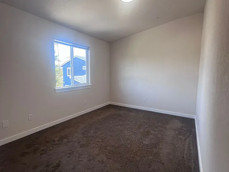 1809 Caroline Ave — Photo 11