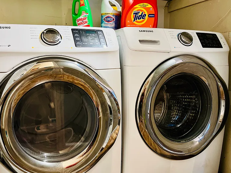 Main level washer and dryer