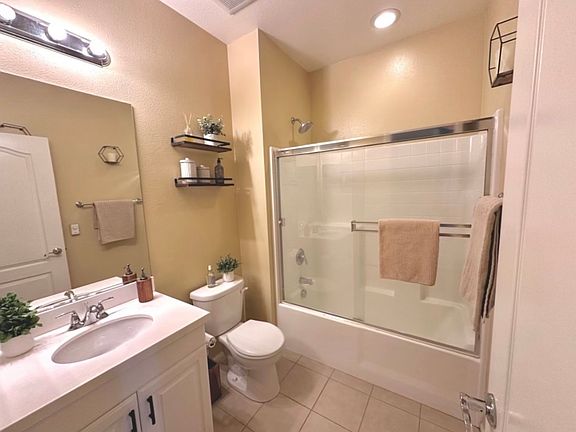 3rd image of 849 E Promenade