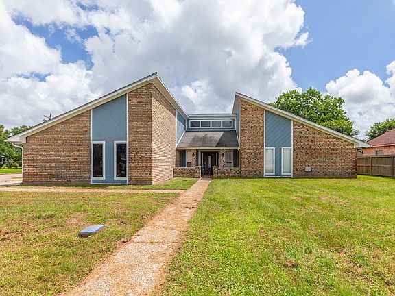2nd image of 2120 Waverly Cir
